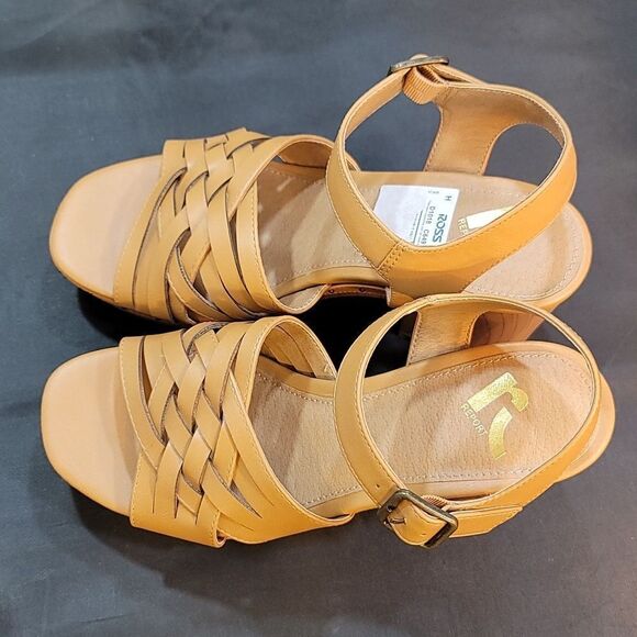 BRAND NEW REPORT BLOCK-HEEL ADJUSTABLE BUCKLE STRAP SANDAL - Picture 5 of 14